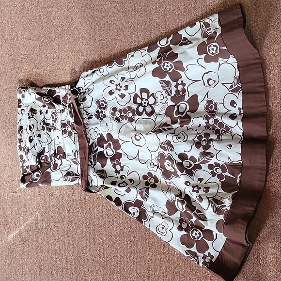 Dress - Picture 1 of 4